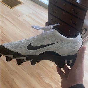 NWOT SOFTBALL NIKE CLEATS